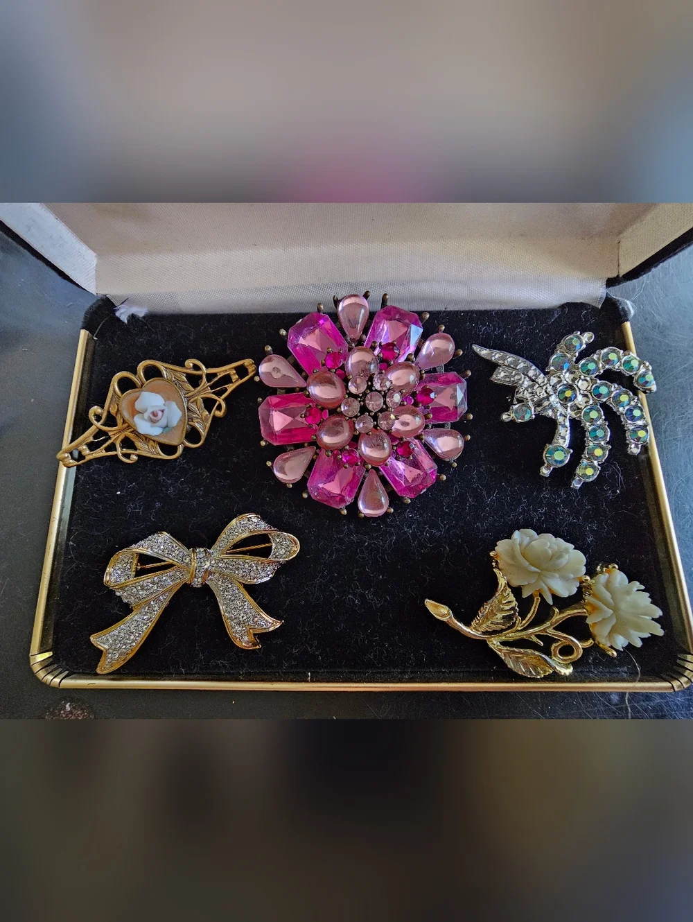 Vintage Brooch Lot - Picture 1 of 4